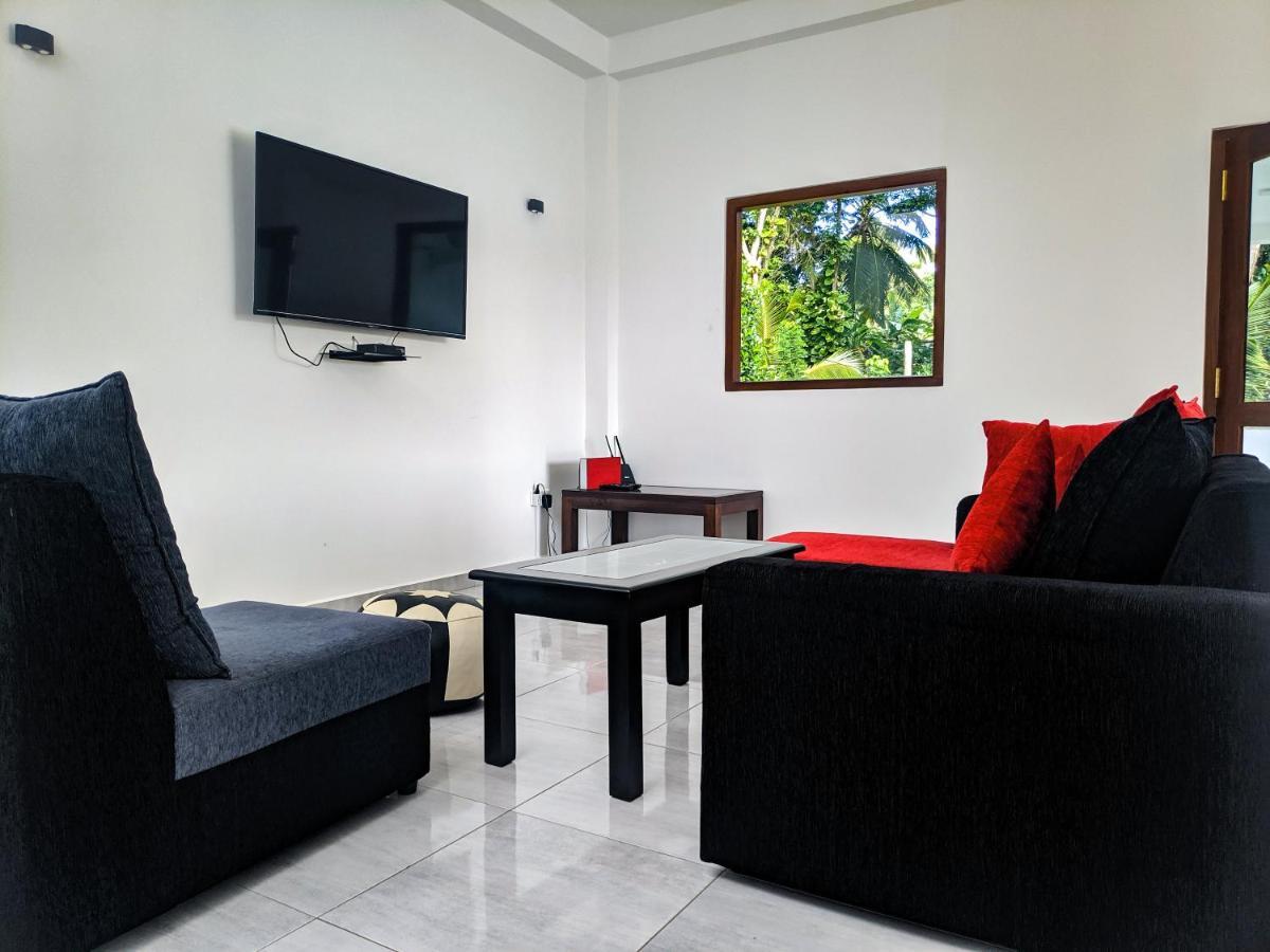 Villa Red Pool Hikkaduwa Exterior photo